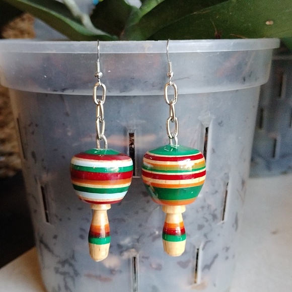 Handmade Jewelry - Handmade earrings of a wooden valero